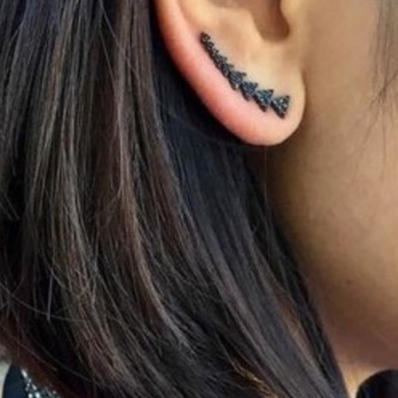 :: Stella & Dot🖤⚔️🖤Black Hematite Pavé Triangle Ear Climbers Rare Retired - Picture 8 of 8